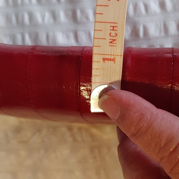 💚Vintage Red Eel Skin Cosmetic Case with Kiss Closure - Picture 10 of 13